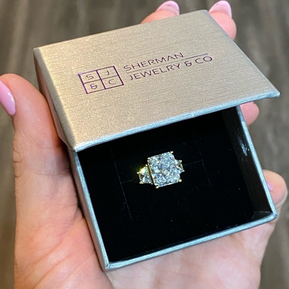 18k Spectacular 4.70Ct Diamond Ring - Picture 12 of 14